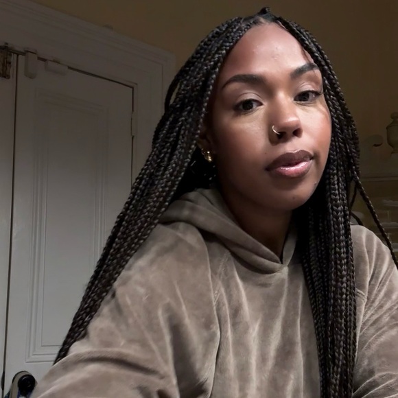 Meet your Posher, Maurissa - Picture 1 of 1